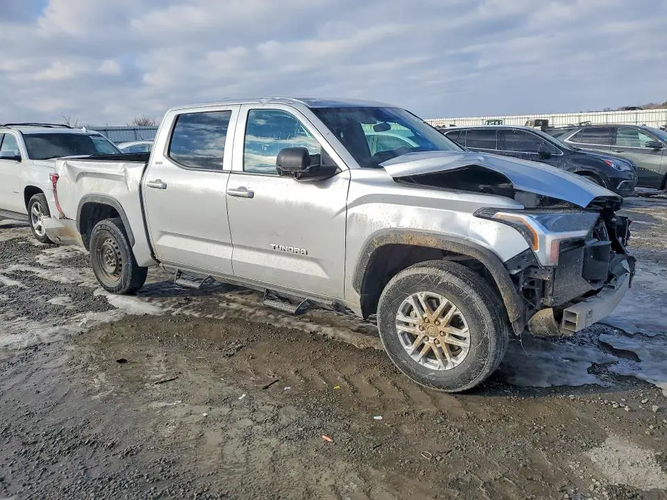 2025 TOYOTA TUNDRA CREWMAX SR  