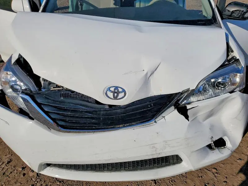 2011 TOYOTA SIENNA LE  