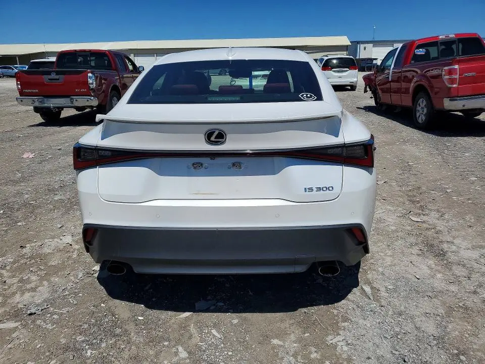 2021 LEXUS IS 300  