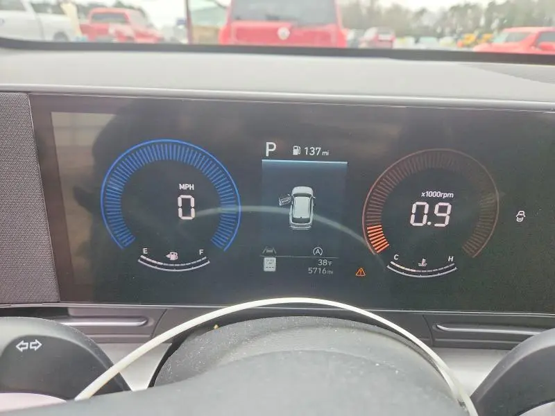 2025 HYUNDAI KONA SE  