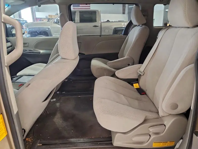 2014 TOYOTA SIENNA LE  