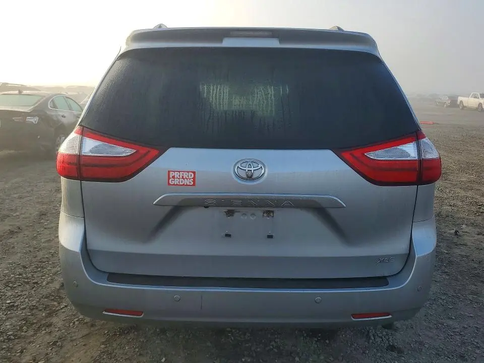 2015 TOYOTA SIENNA XLE 8-PASSENGER  