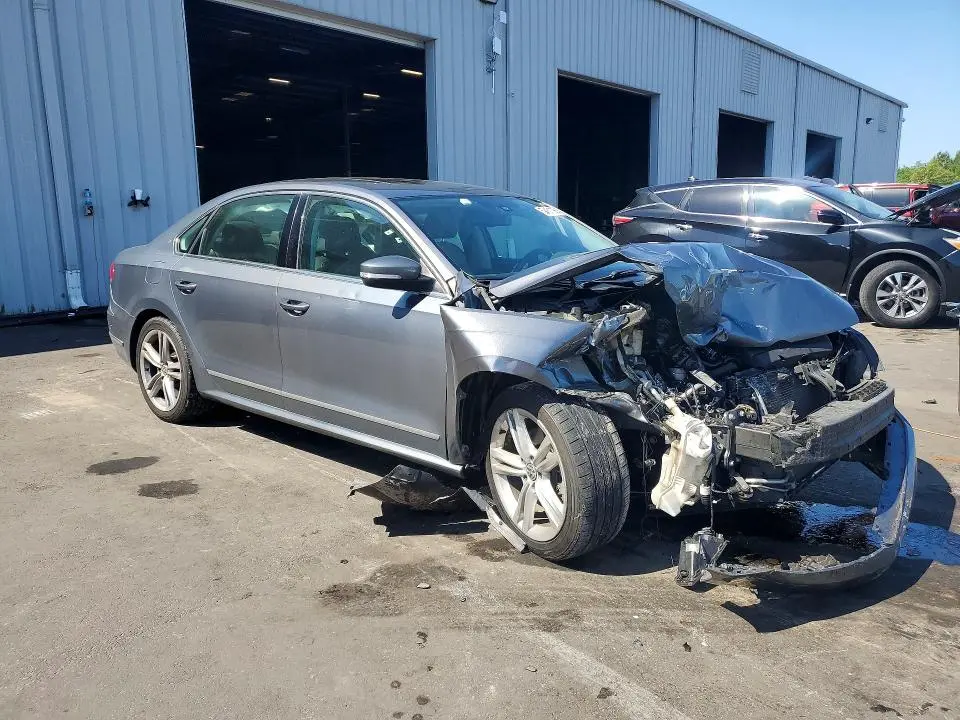 2015 VOLKSWAGEN PASSAT SEL  