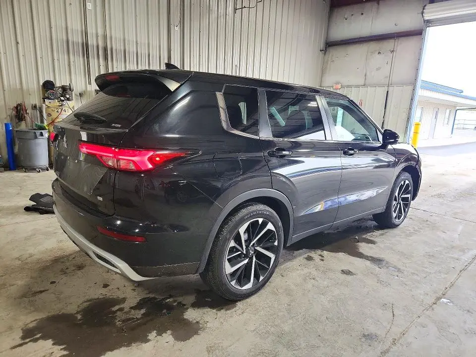 2022 MITSUBISHI OUTLANDER SE  