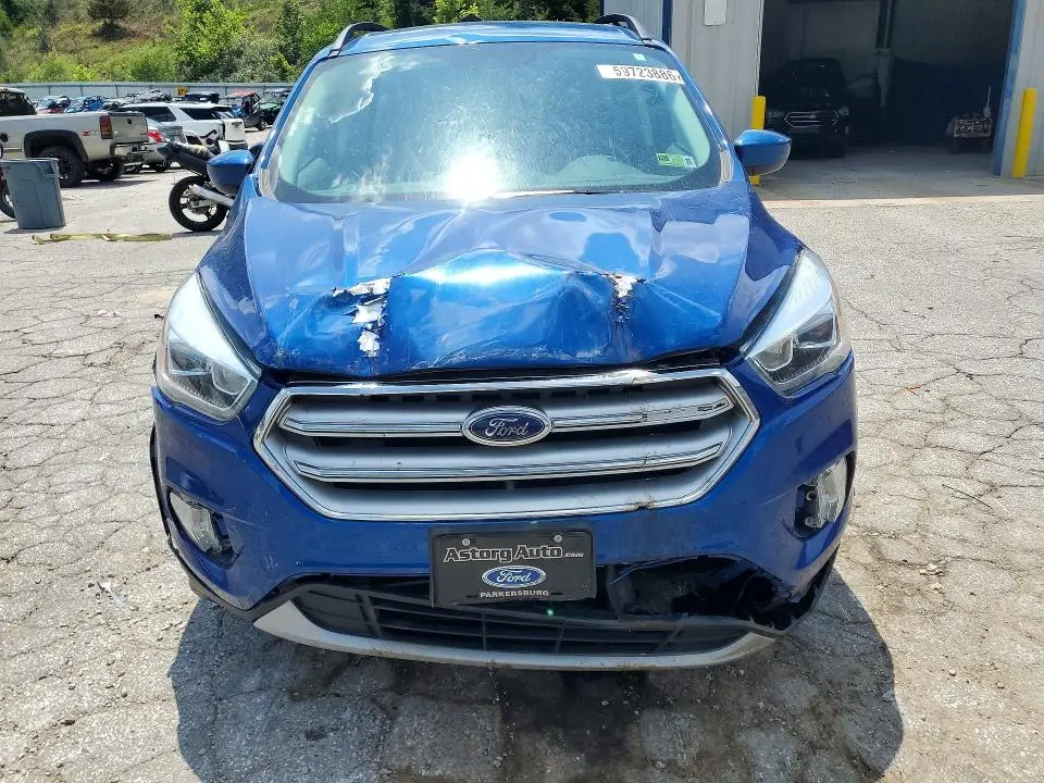 2017 FORD ESCAPE SE  