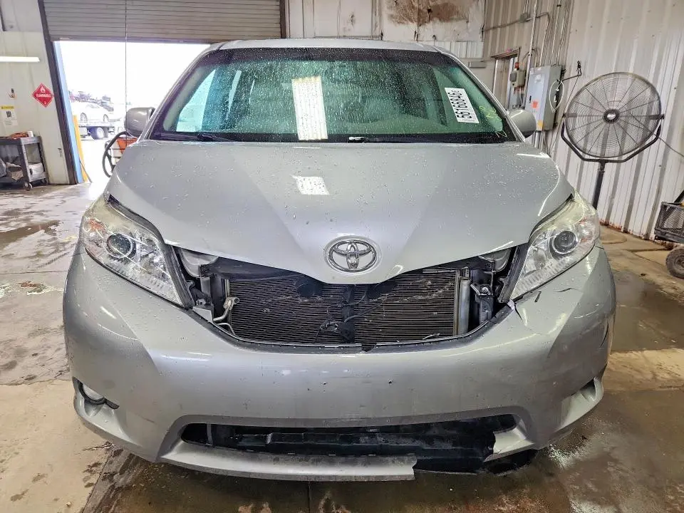 2011 TOYOTA SIENNA XLE 8-PASSENGER  