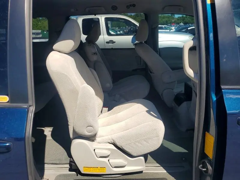 2011 TOYOTA SIENNA LE  