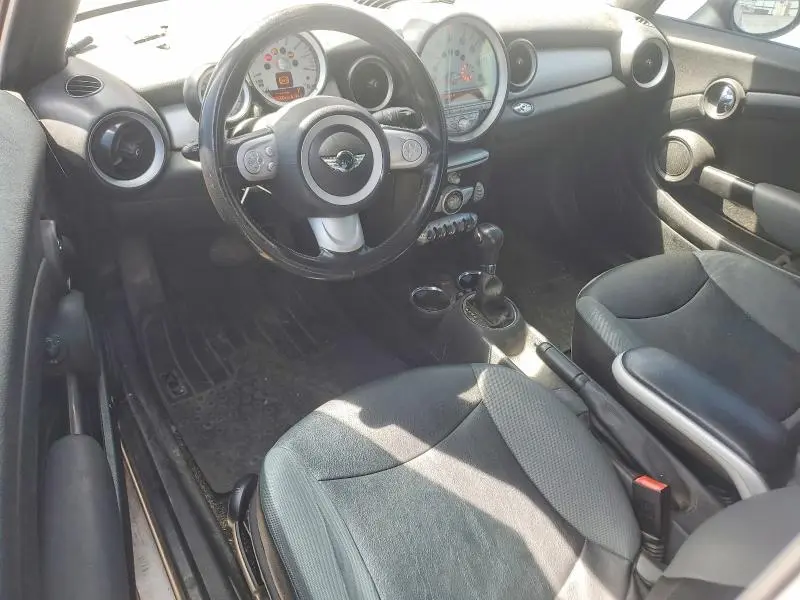 2010 MINI COOPER   