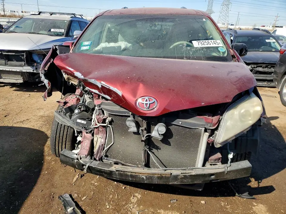 2012 TOYOTA SIENNA LE 8-PASSENGER  