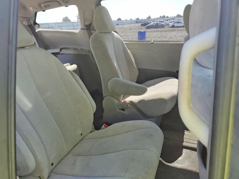 2012 TOYOTA SIENNA LE  