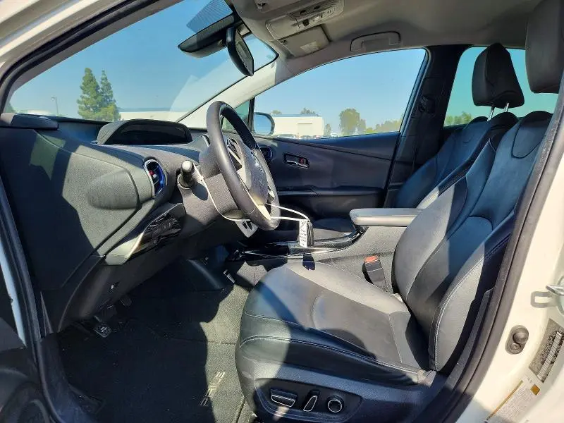2017 TOYOTA PRIUS   