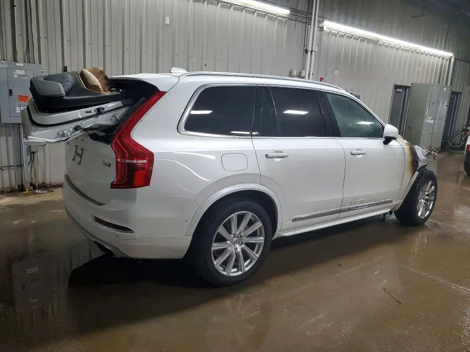 2017 VOLVO XC90 T6  