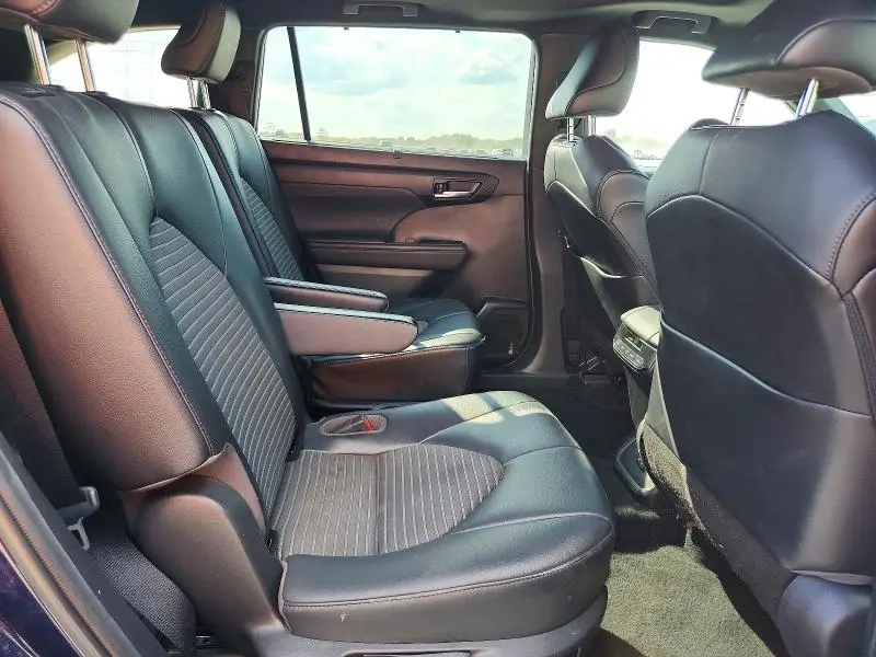 2021 TOYOTA HIGHLANDER XSE  