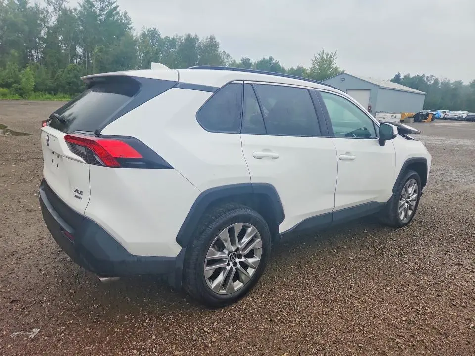 2021 TOYOTA RAV4 XLE  