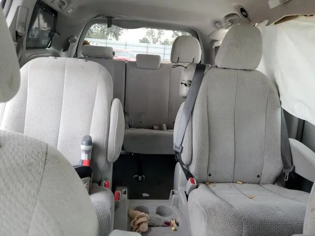 2014 TOYOTA SIENNA LE  