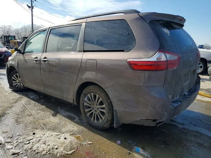 2018 TOYOTA SIENNA XLE 8-PASSENGER  