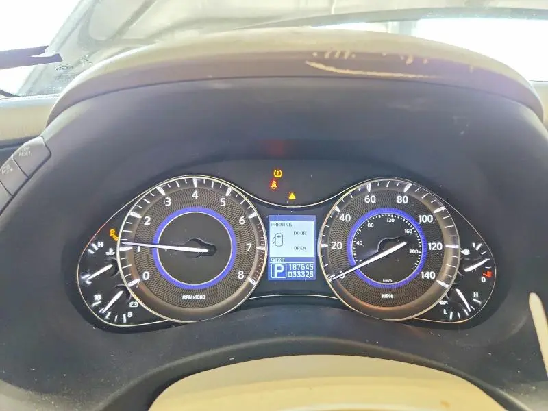 2011 INFINITI QX56 BASE  