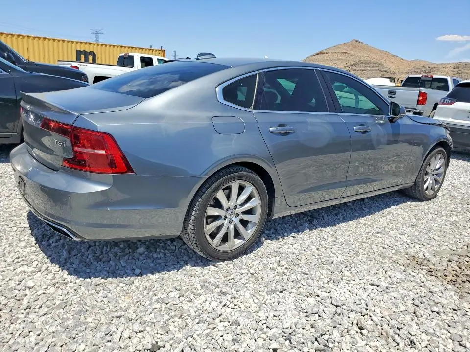 2017 VOLVO S90 T6 MOMENTUM  