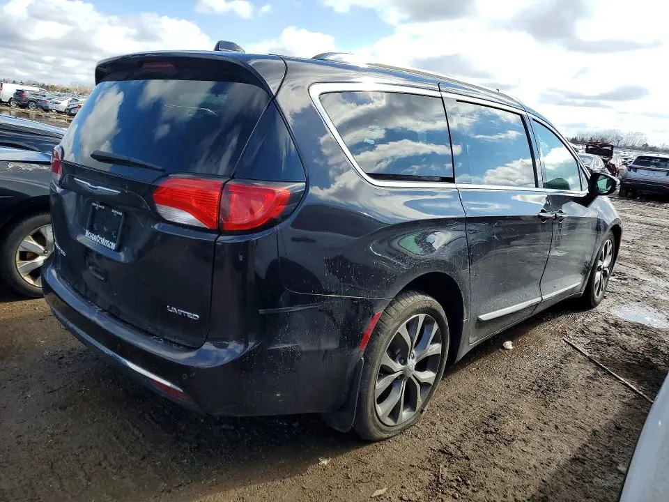 2017 CHRYSLER PACIFICA LIMITED  