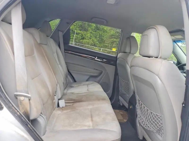 2011 KIA SORENTO LX  
