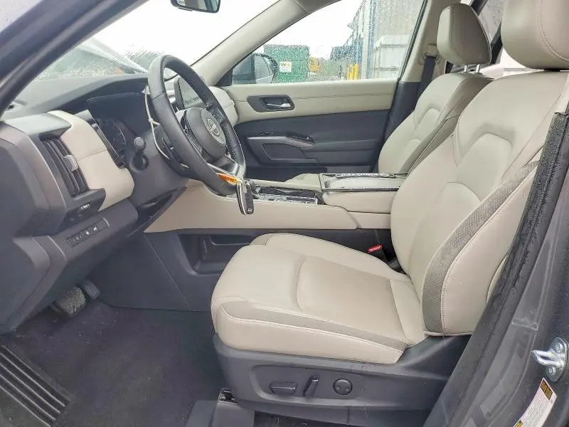 2024 NISSAN PATHFINDER SL  
