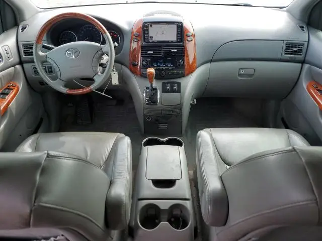 2010 TOYOTA SIENNA XLE  