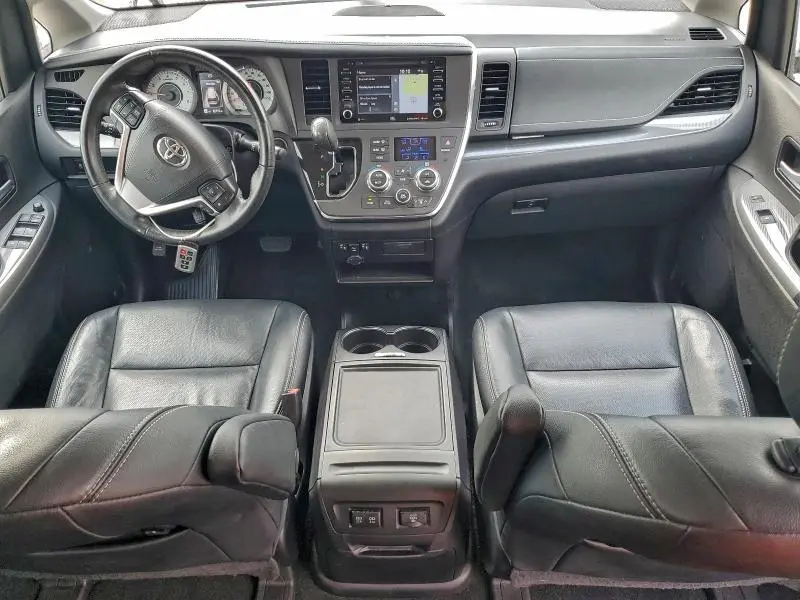2019 TOYOTA SIENNA SE  
