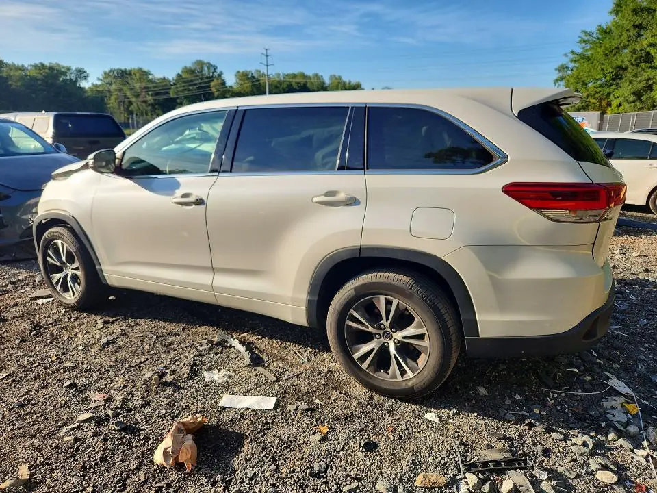 2017 TOYOTA HIGHLANDER LE  
