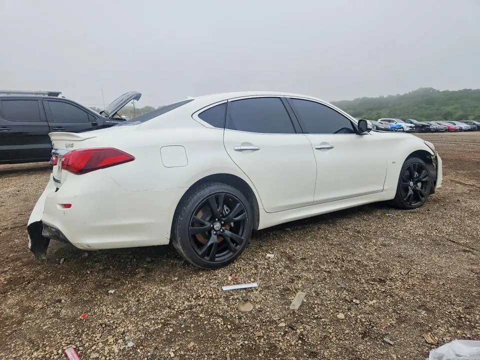 2018 INFINITI Q70 5.6 LUXE  