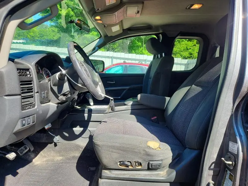 2015 NISSAN TITAN SV  