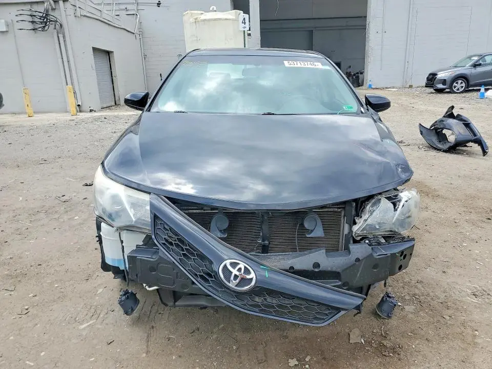 2014 TOYOTA CAMRY SE  