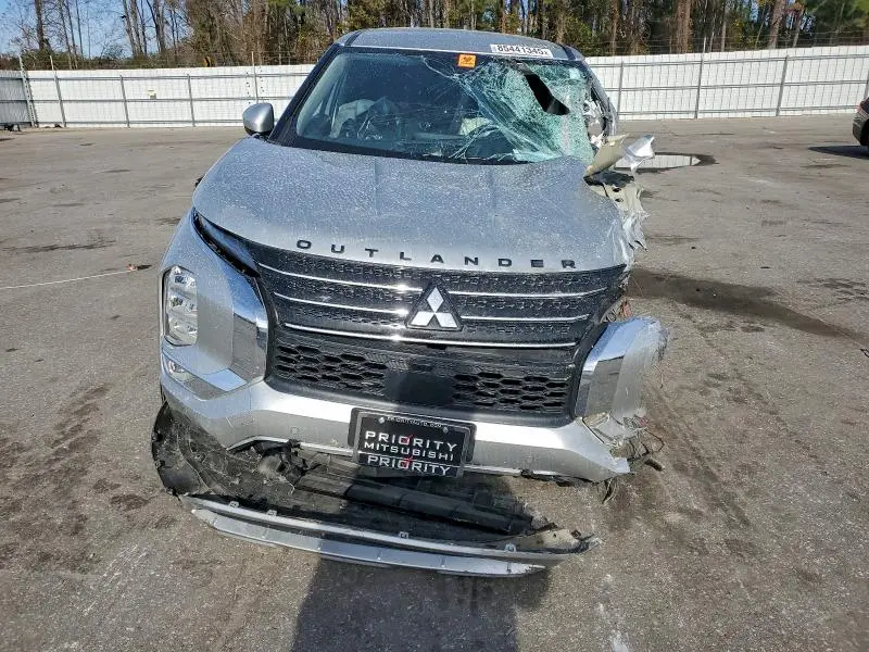 2024 MITSUBISHI OUTLANDER SE  