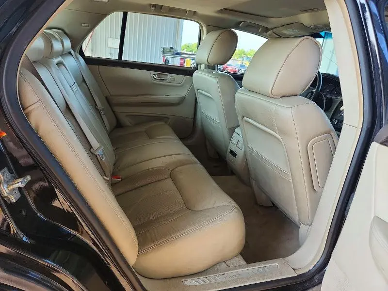 2011 CADILLAC DTS LUXURY COLLECTION  