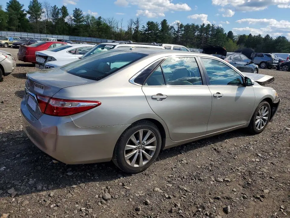 2015 TOYOTA CAMRY XLE  
