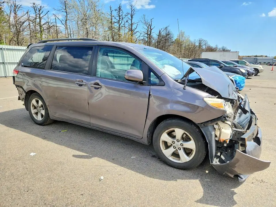 2013 TOYOTA SIENNA   