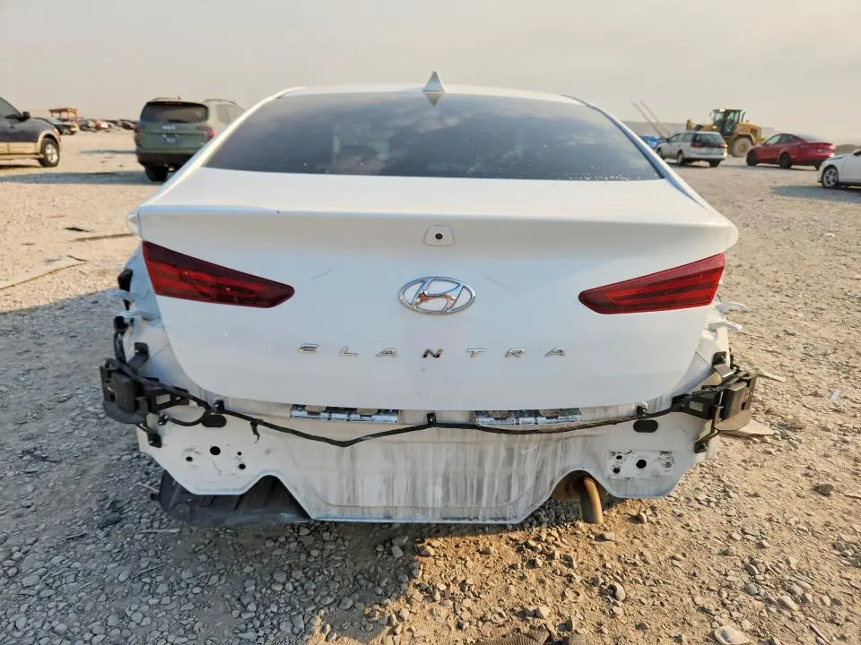 2020 HYUNDAI ELANTRA SEL  