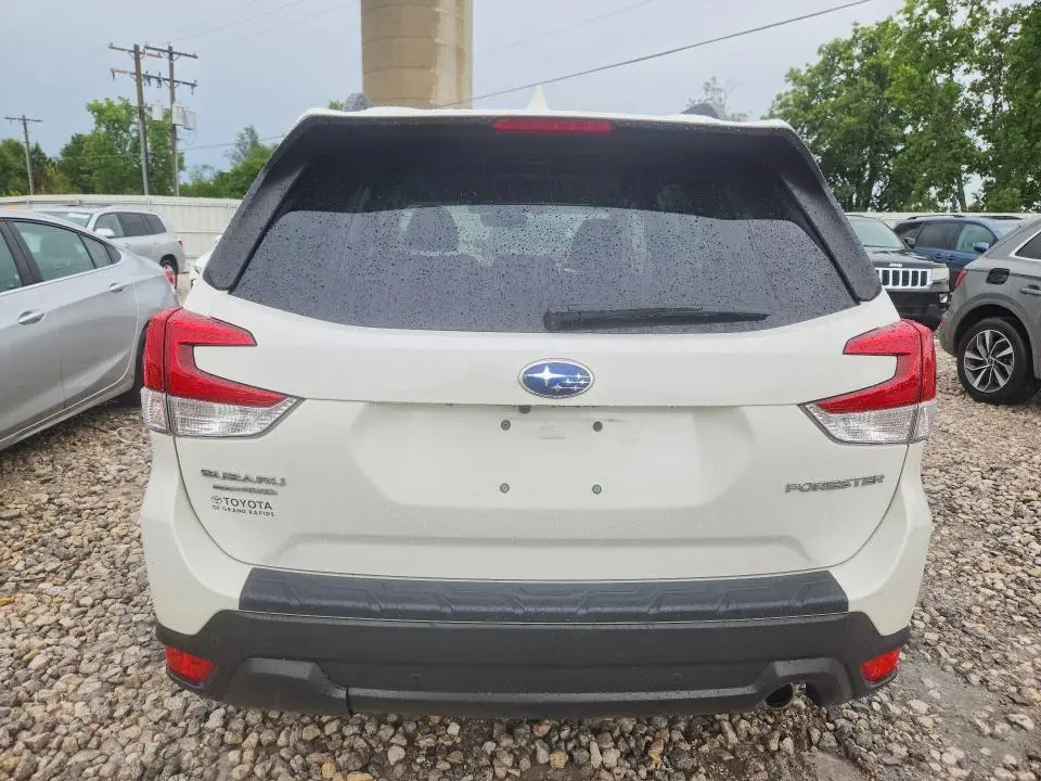 2021 SUBARU FORESTER LIMITED  