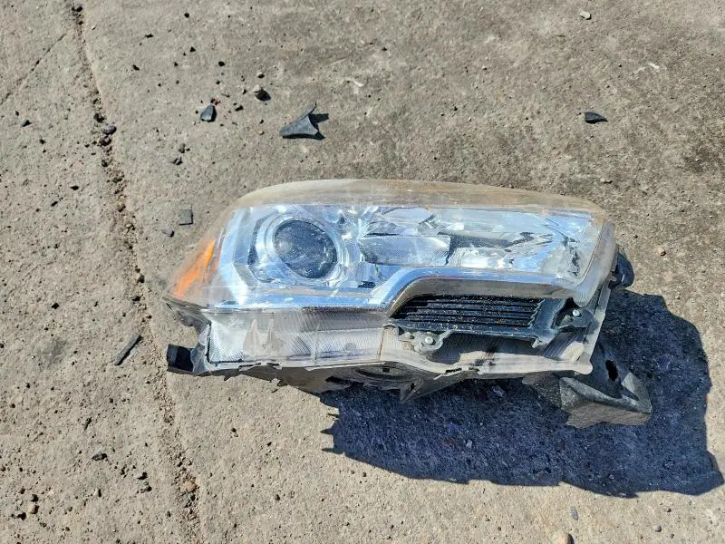 2019 TOYOTA TACOMA SR V6  