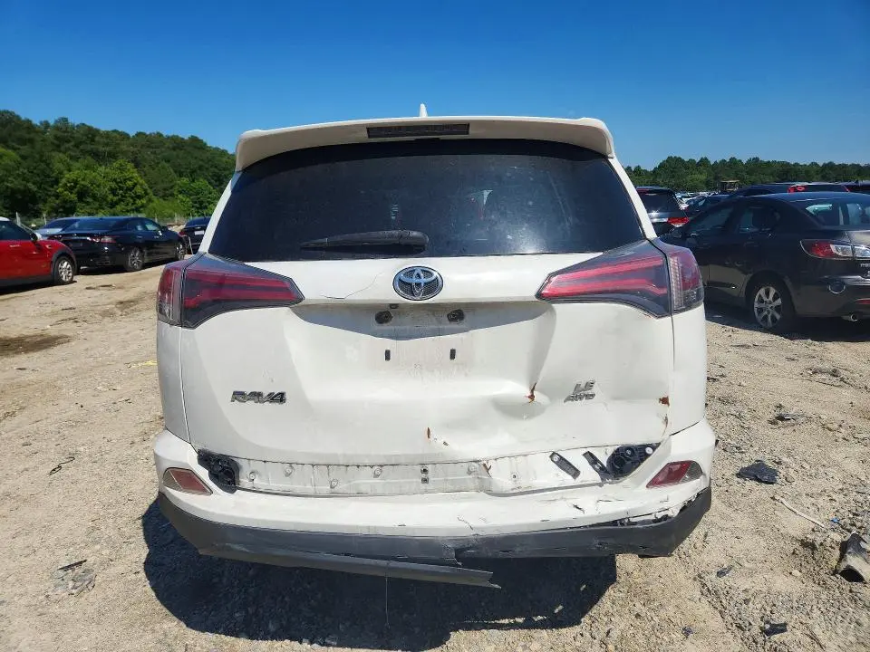 2018 TOYOTA RAV4 LE  