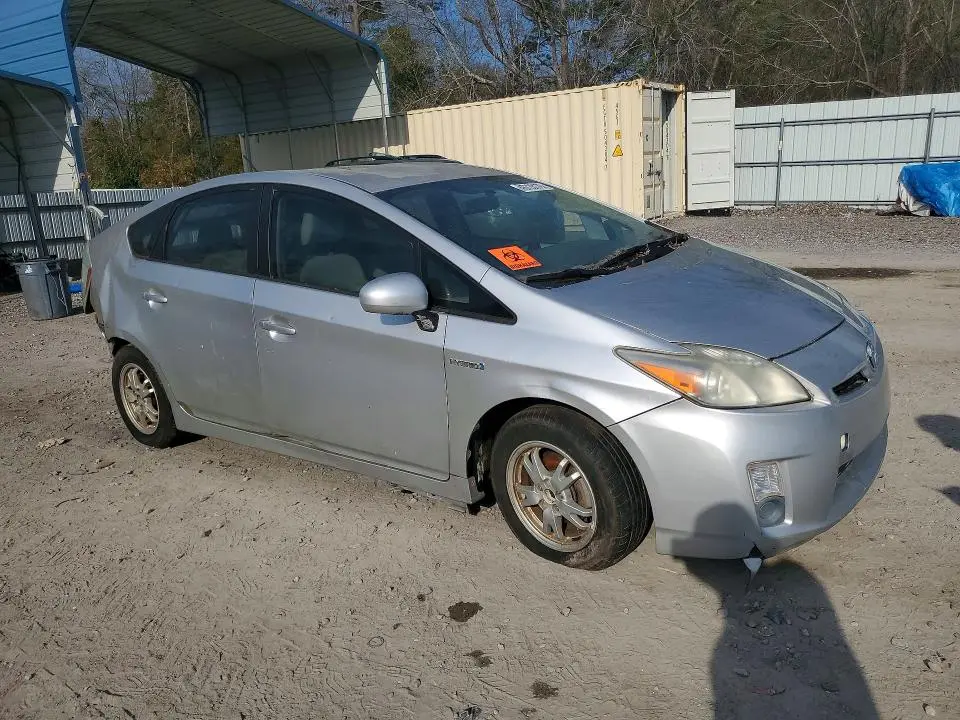 2010 TOYOTA PRIUS III  