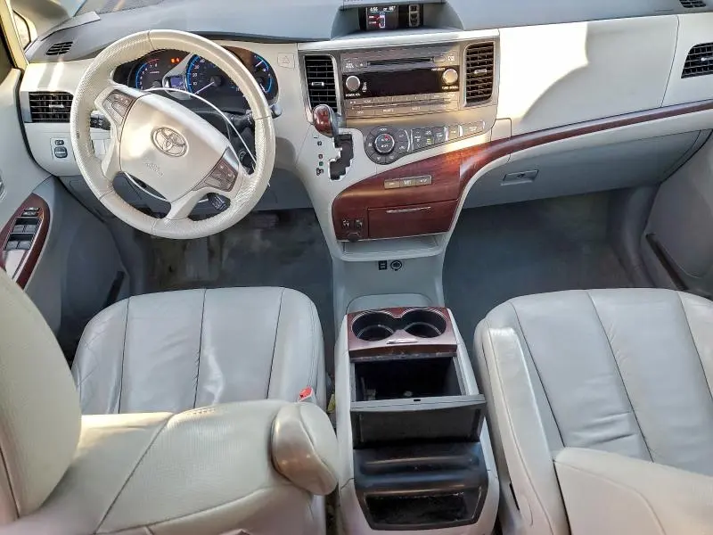 2011 TOYOTA SIENNA XLE  