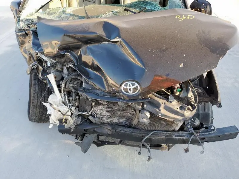 2014 TOYOTA SIENNA LE  