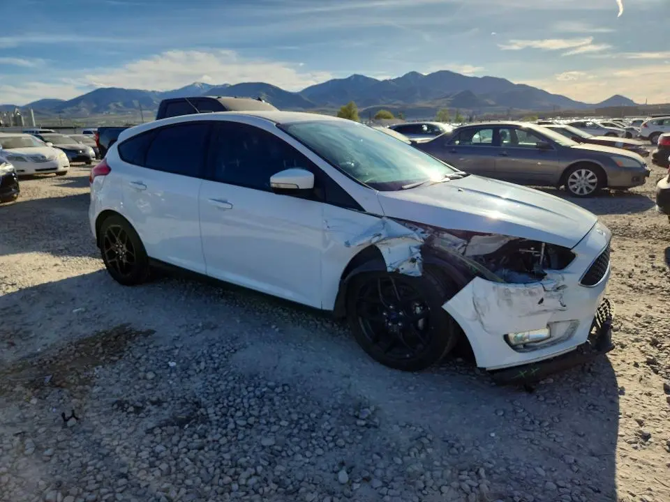 2016 FORD FOCUS SE  