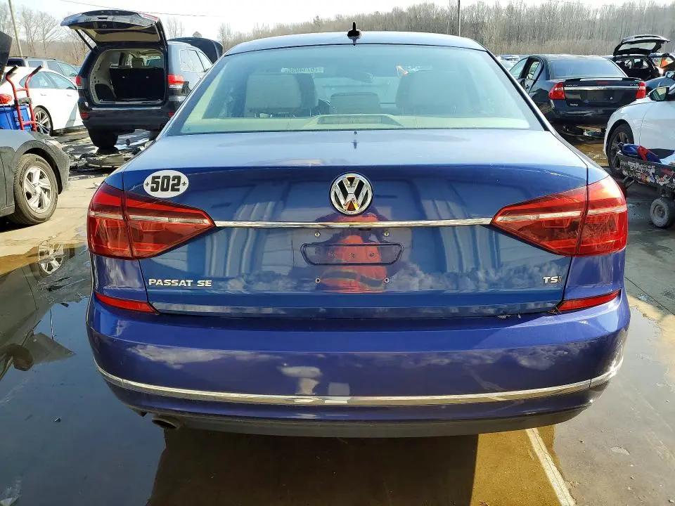2017 VOLKSWAGEN PASSAT SE  