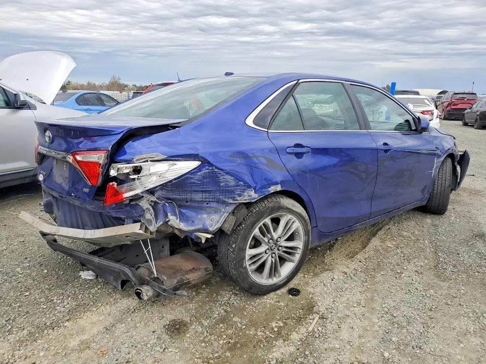 2015 TOYOTA CAMRY SE  