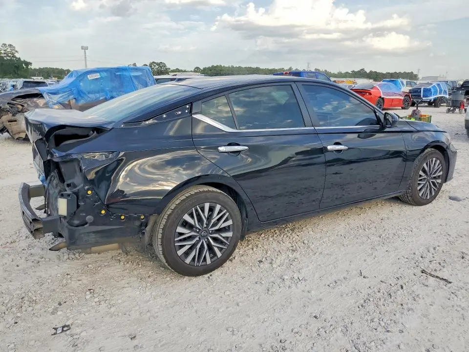 2023 NISSAN ALTIMA SV  