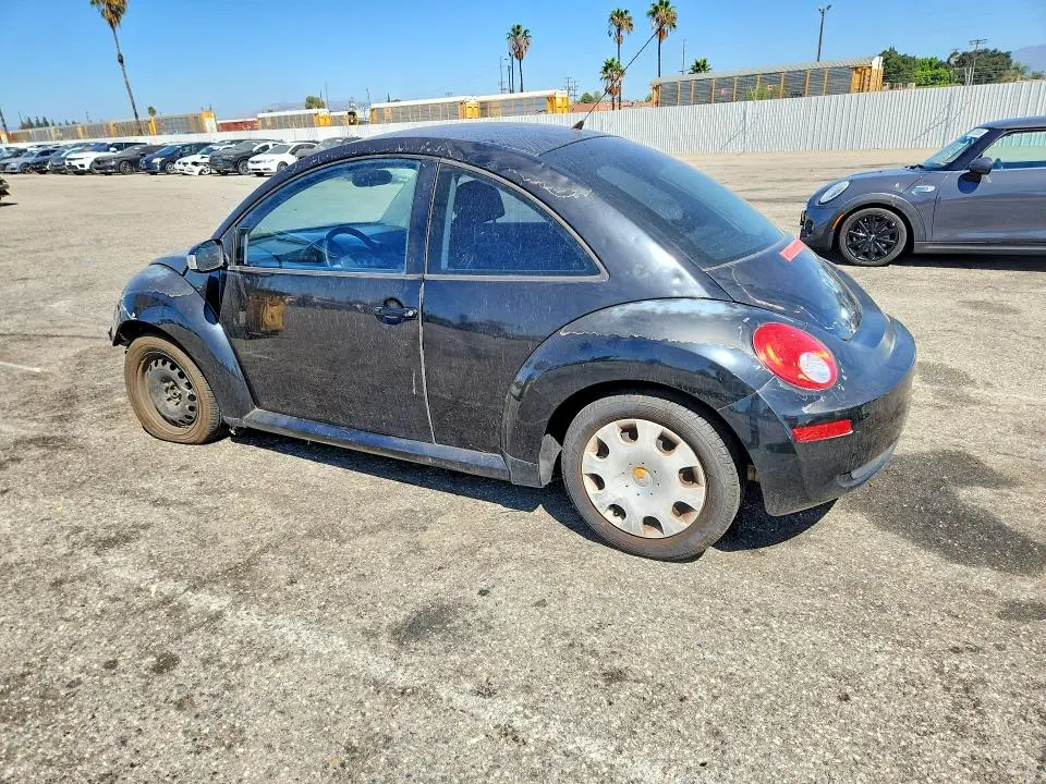2010 VOLKSWAGEN NEW BEETLE   