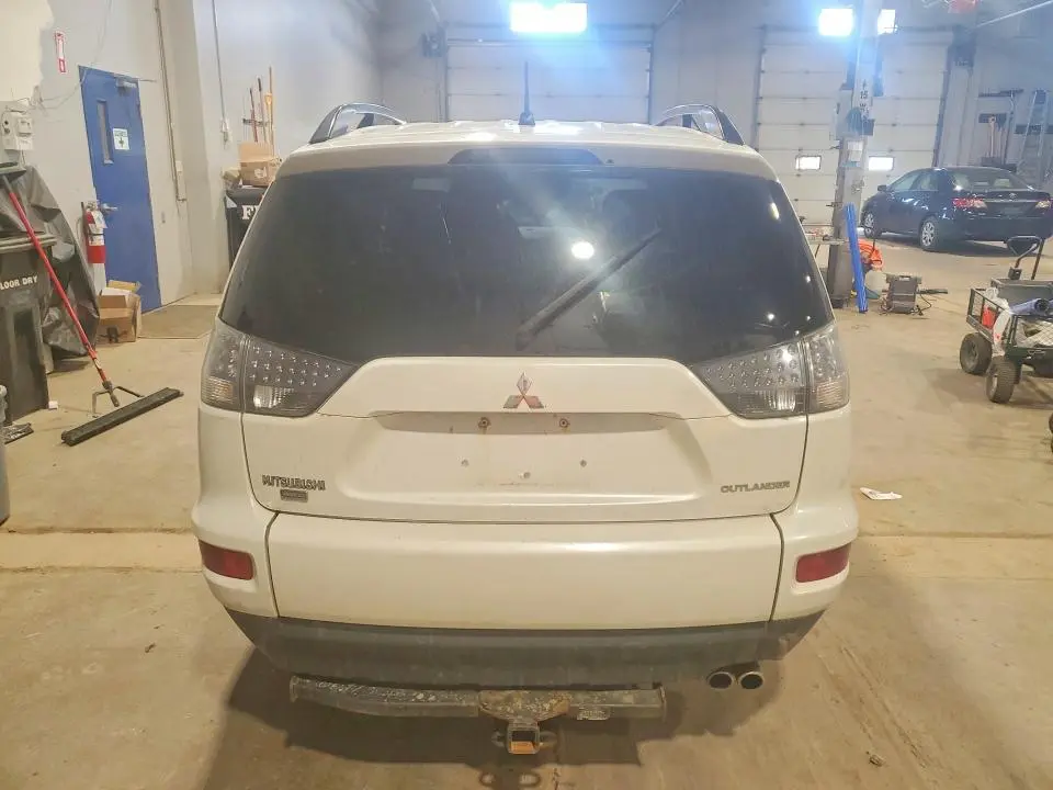 2011 MITSUBISHI OUTLANDER SE  