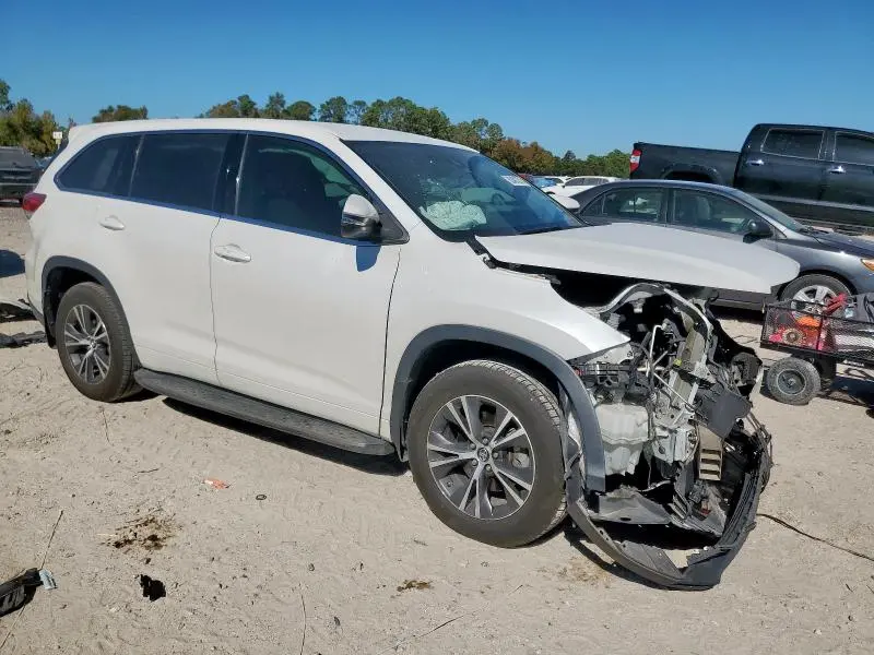 2017 TOYOTA HIGHLANDER LE  