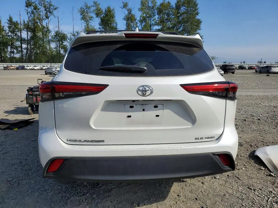 2023 TOYOTA HIGHLANDER XLE  